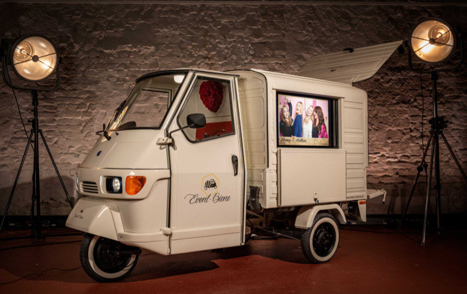Die Piaggio-Ape von den photomakers.at ein Blickfang auf jeder Hochzeit in Hohenems.