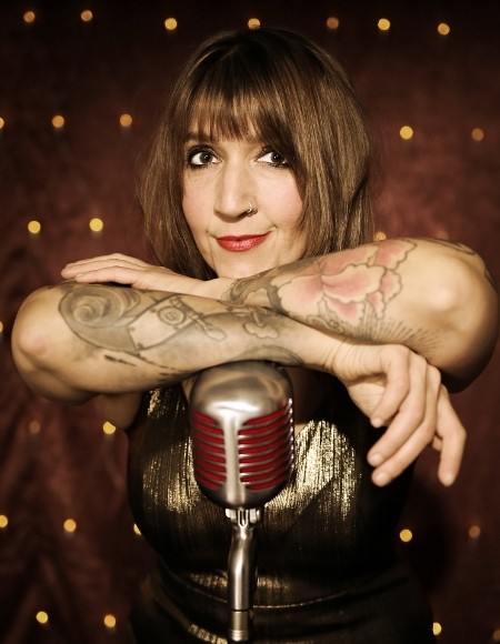 Einzelbild von Michaela mit Mikro